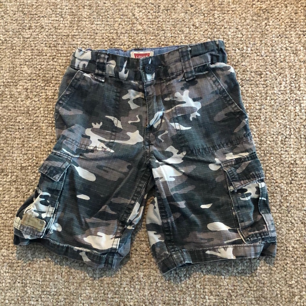 Levi’s boys size 7 cargo shorts.
